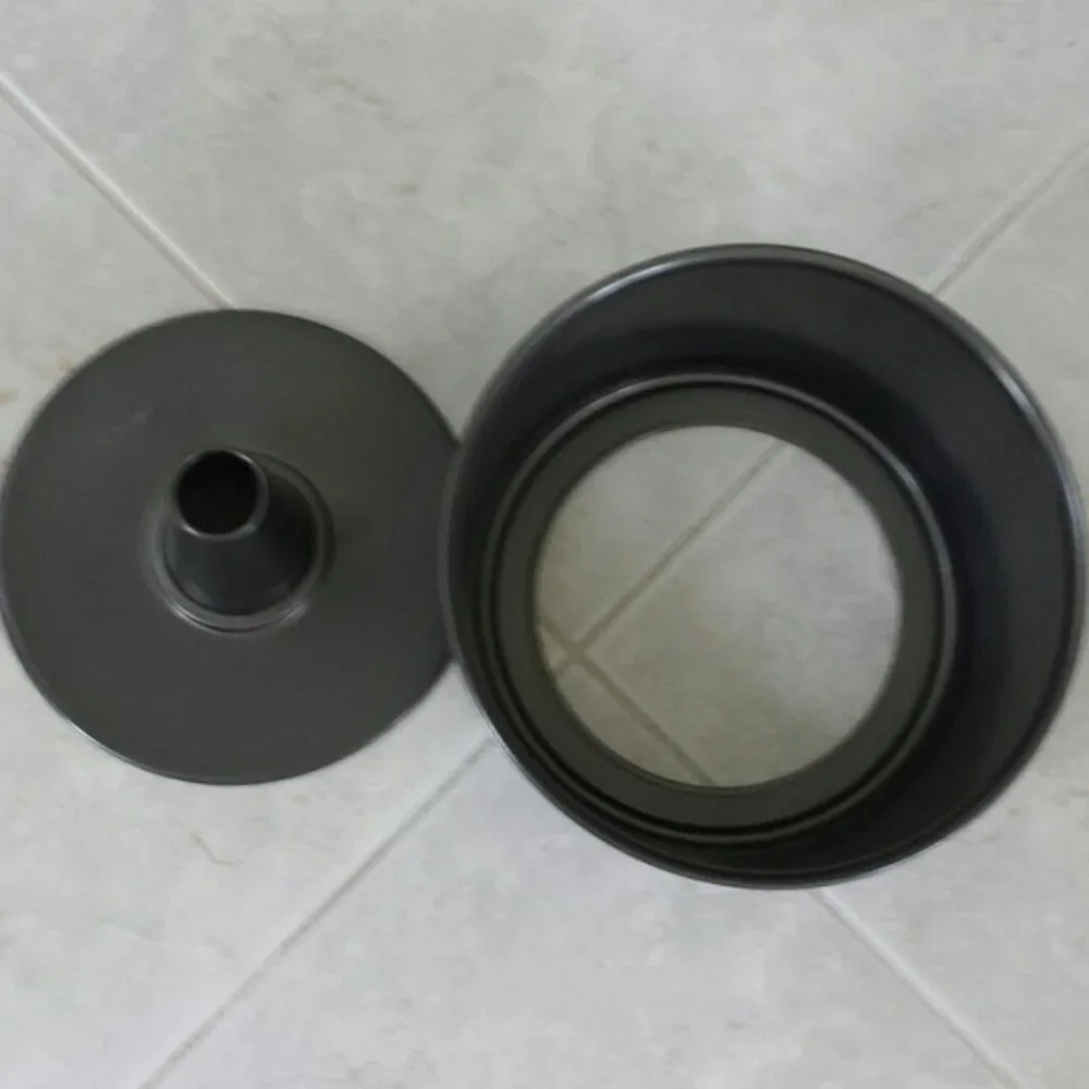 NWOT Wilton 2 piece nonstick Bundt pan